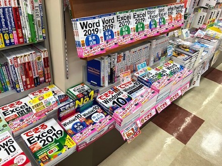 「宮脇書店 経塚シティ店」様（浦添市）